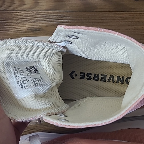 Converse Women's Blush High-Top Sneakers  zise 5‎ used good condition. - Picture 9 of 16